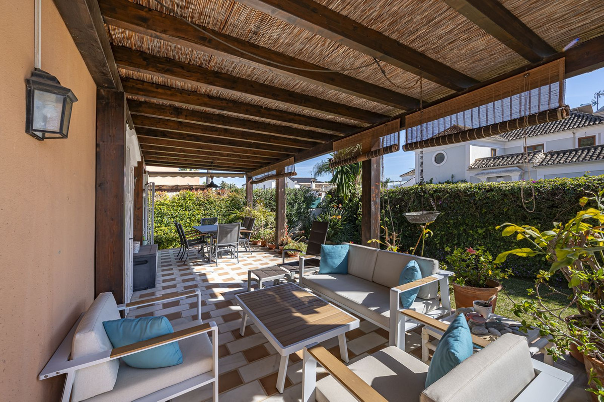 4 Bedroom Villa for Sale in The Golden Mile — 2
