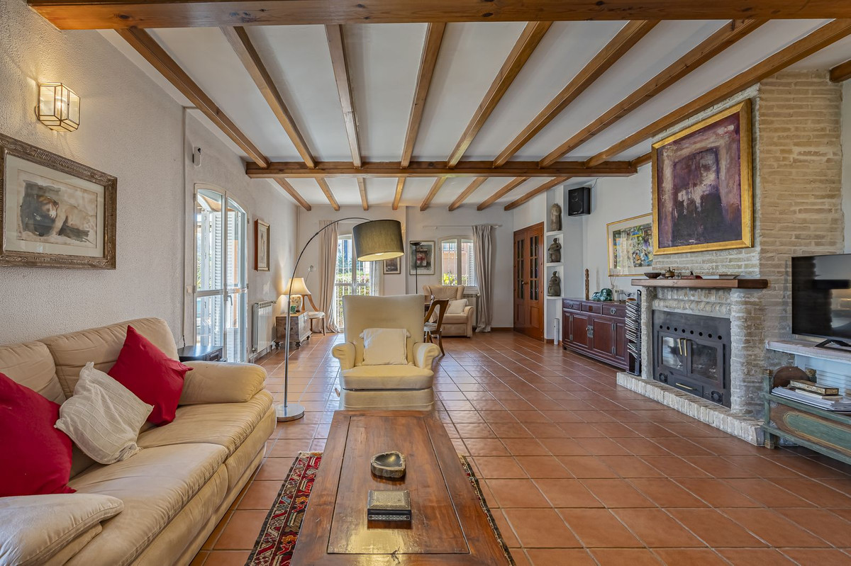 4 Bedroom Villa for Sale in The Golden Mile — 3