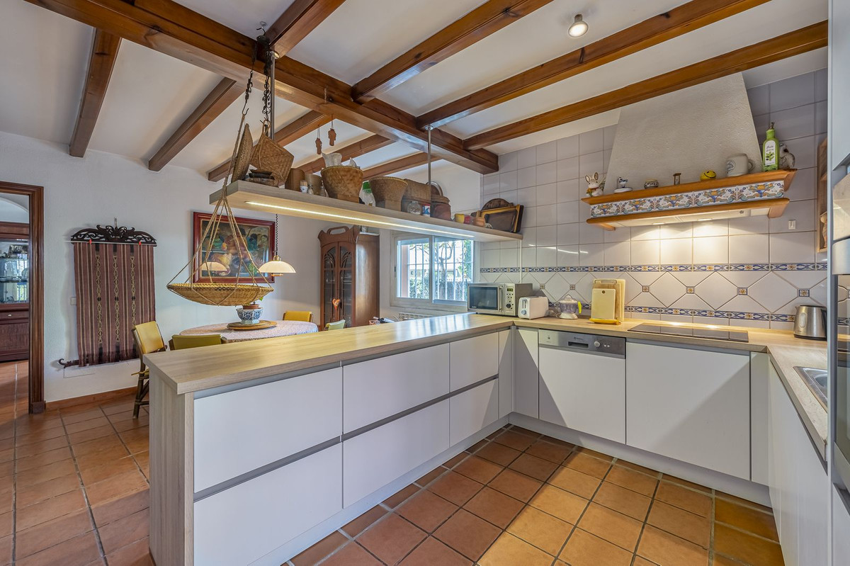 4 Bedroom Villa for Sale in The Golden Mile — 5