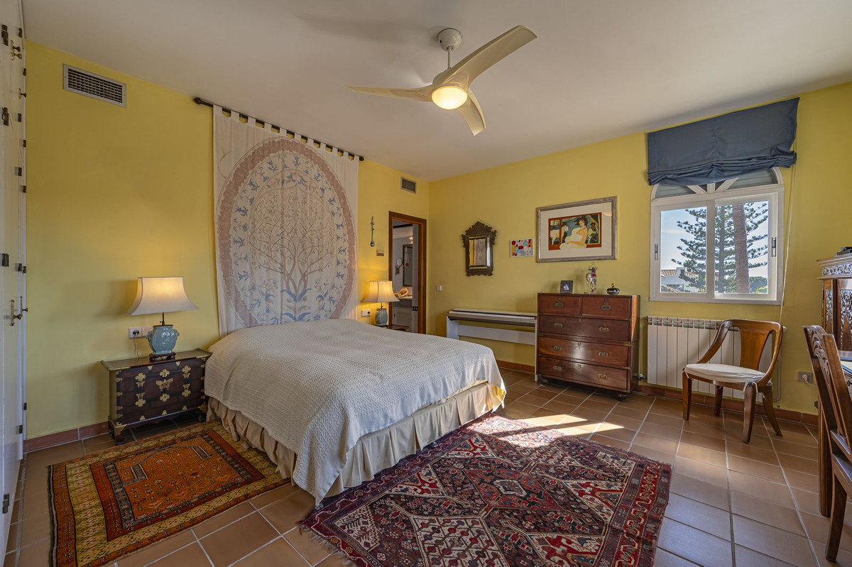 4 Bedroom Villa for Sale in The Golden Mile — 6
