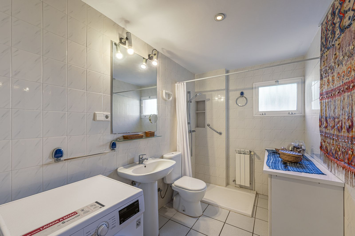 4 Bedroom Villa for Sale in The Golden Mile — 7
