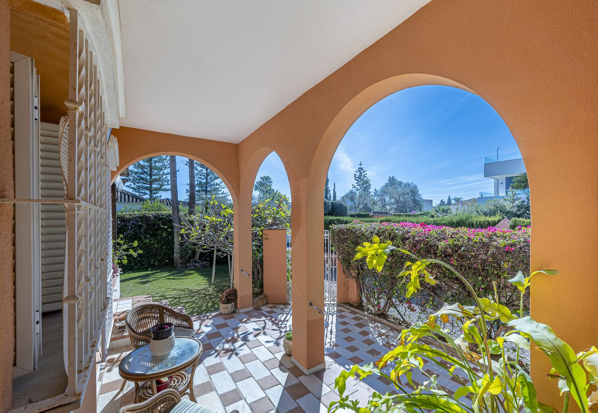 4 Bedroom Villa for Sale in The Golden Mile — 9
