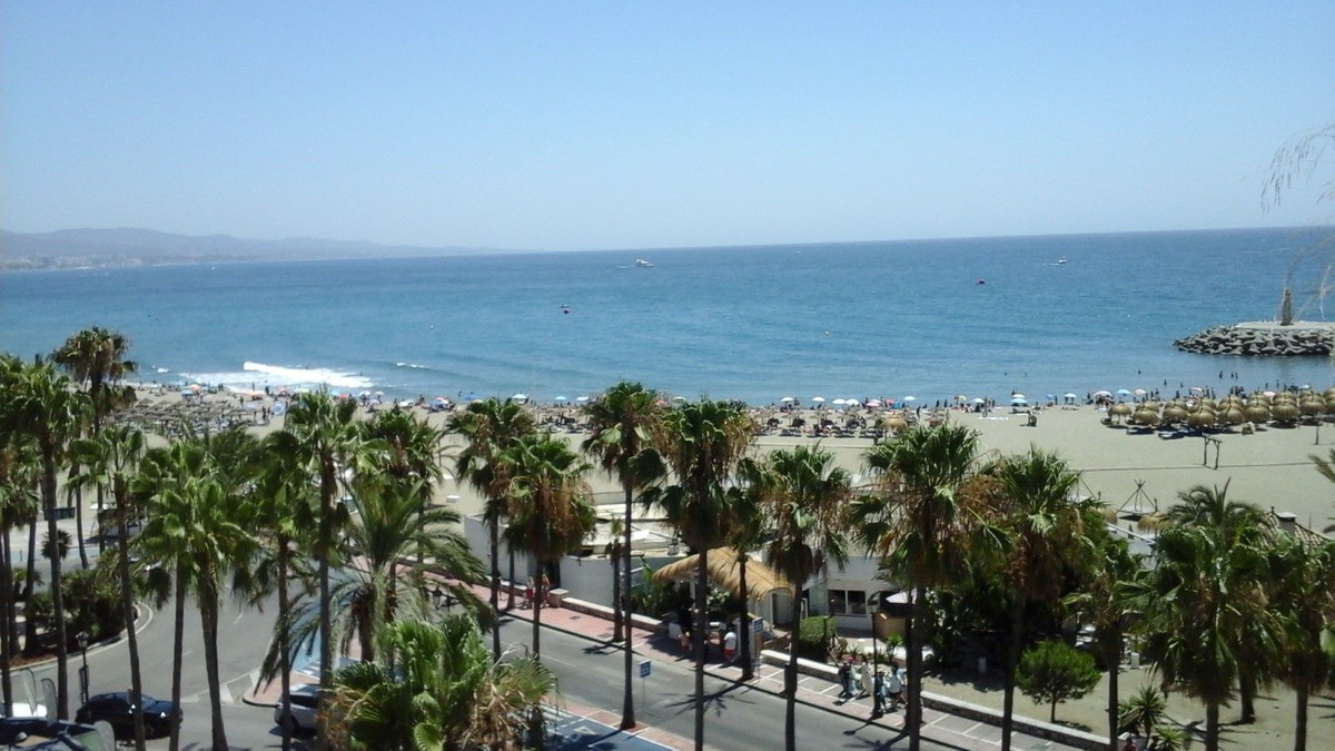 3 Bedroom Apartment for Sale in Puerto Banús — 2