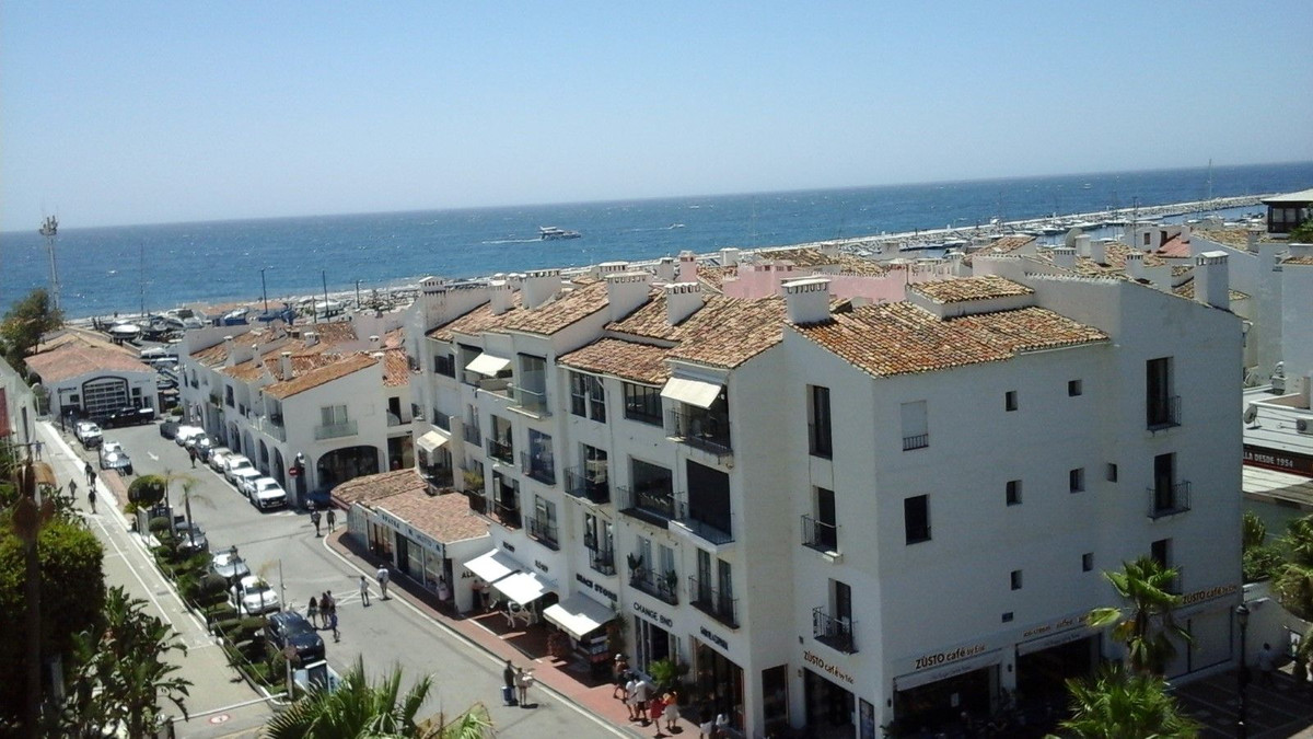 3 Bedroom Apartment for Sale in Puerto Banús — 5