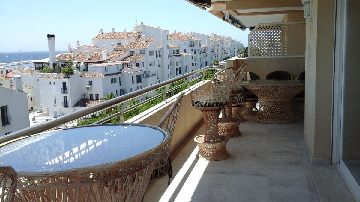 3 Bedroom Apartment for Sale in Puerto Banús — 6