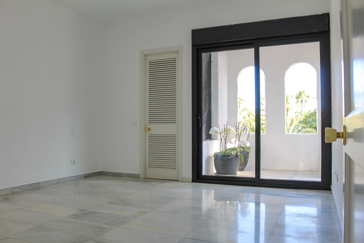 3 Bedroom Apartment for Sale in Puerto Banús — 9