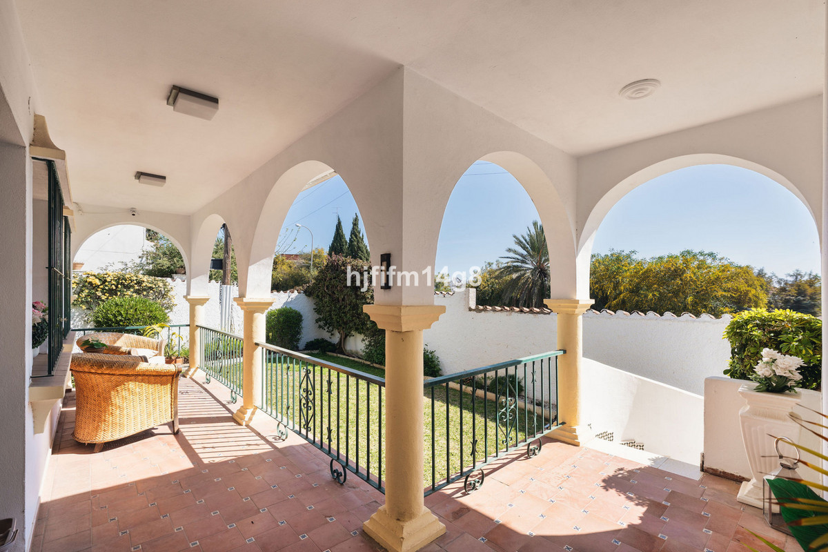 4 Bedroom Villa for Sale in La Campana — 4