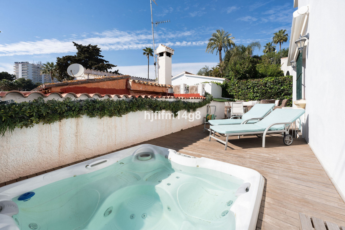 4 Bedroom Villa for Sale in La Campana — 5