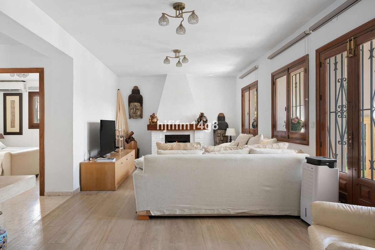4 Bedroom Villa for Sale in La Campana — 6