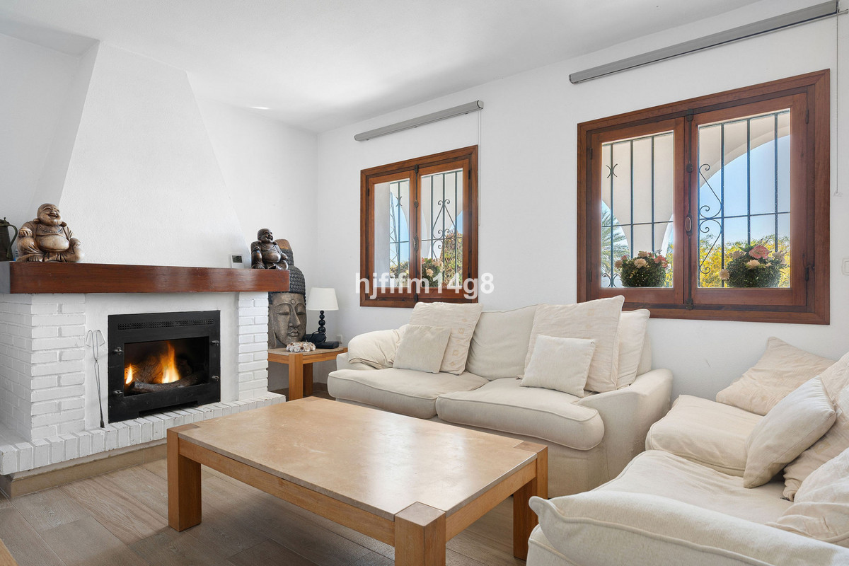 4 Bedroom Villa for Sale in La Campana — 7