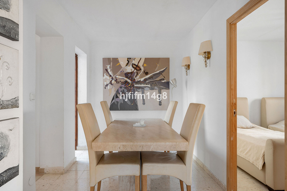 4 Bedroom Villa for Sale in La Campana — 8