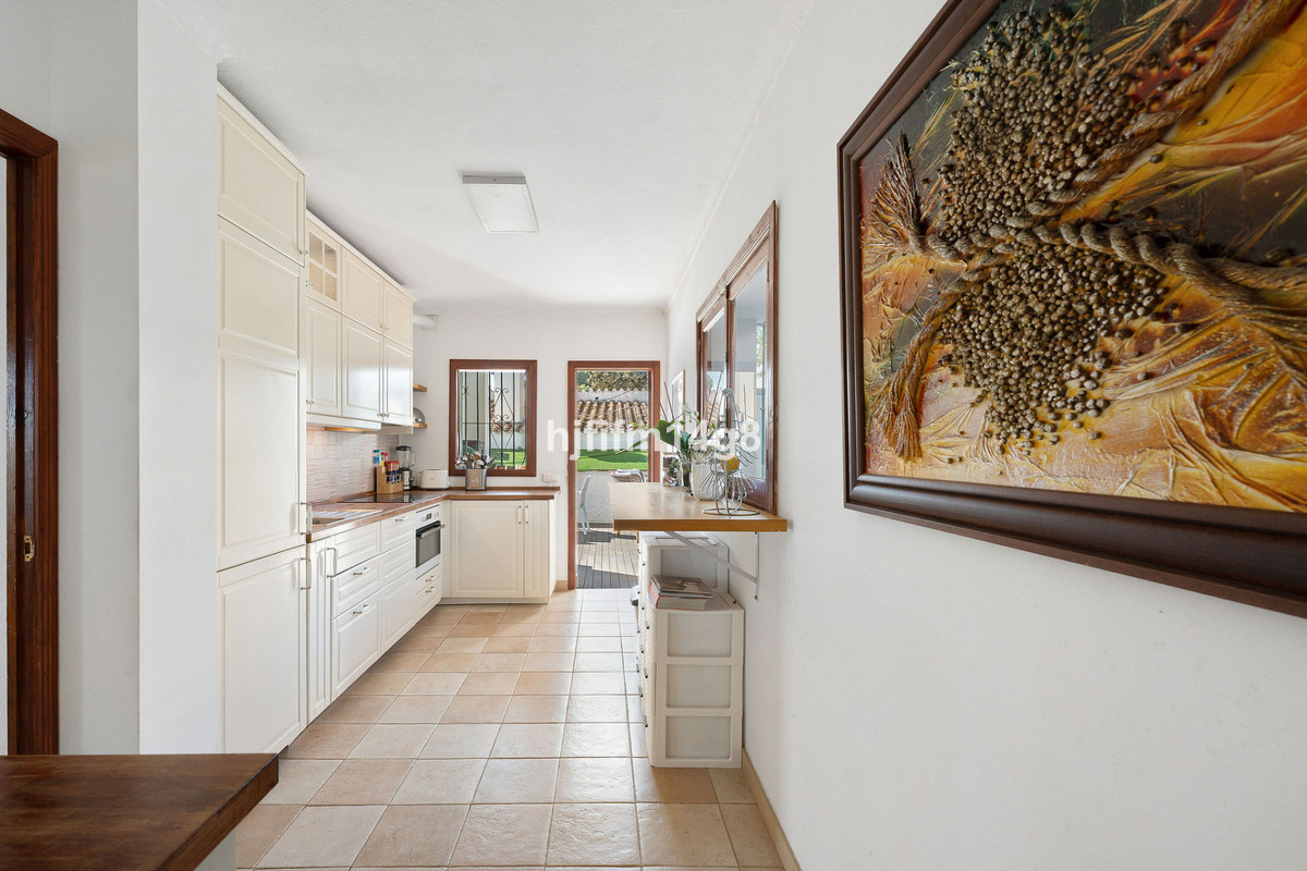 4 Bedroom Villa for Sale in La Campana — 9