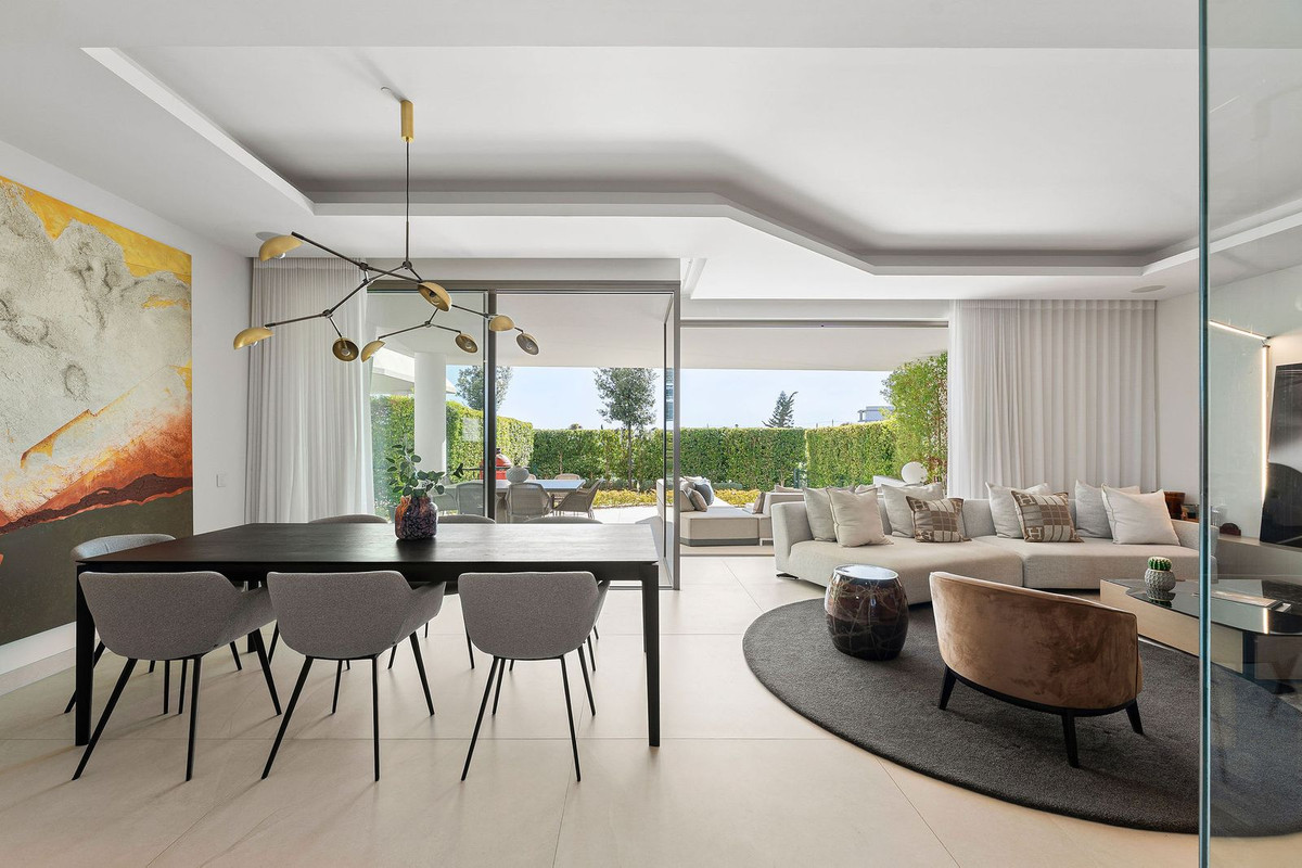 4 Bedroom Villa for Sale in Nueva Andalucía — 6