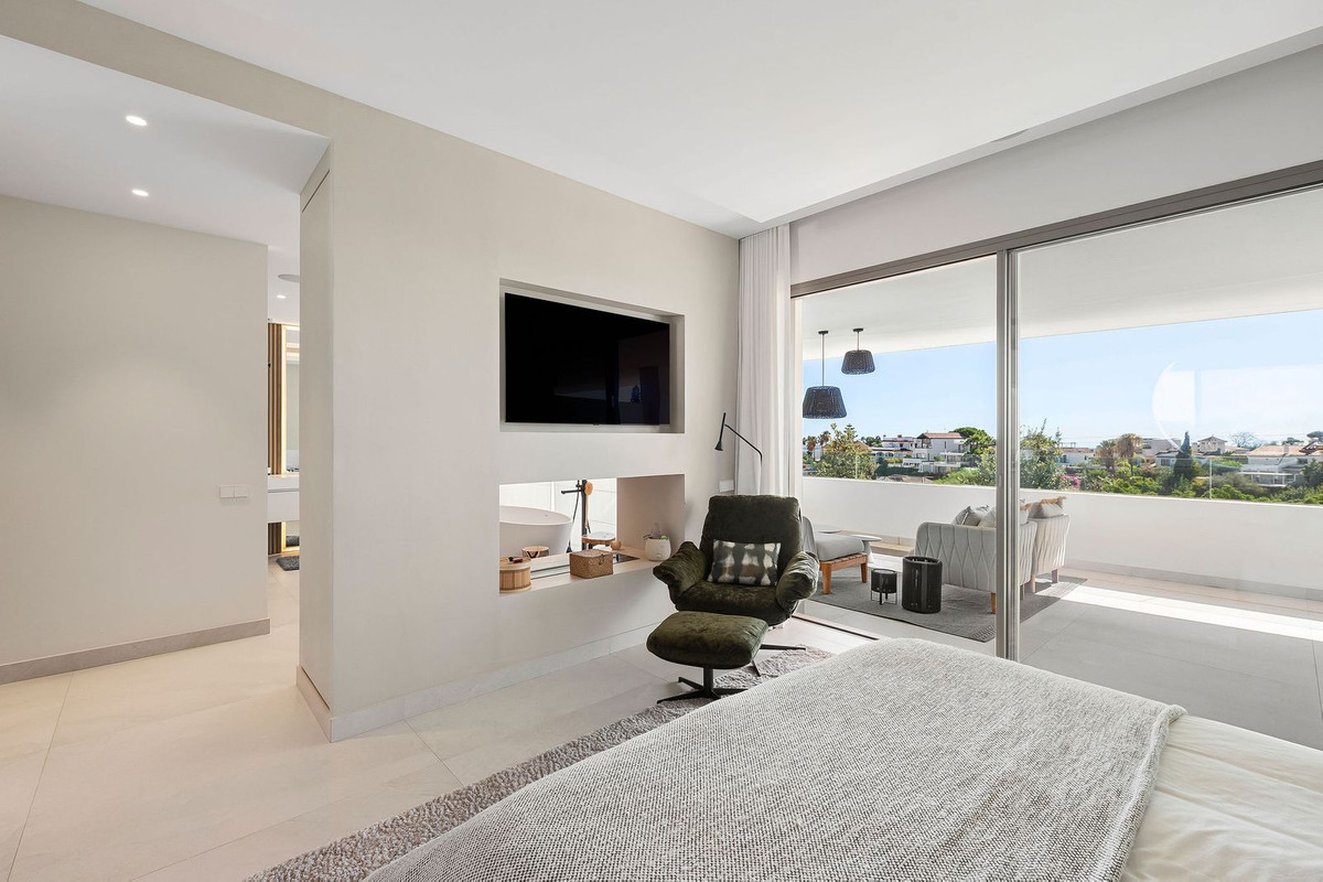 4 Bedroom Villa for Sale in Nueva Andalucía — 9