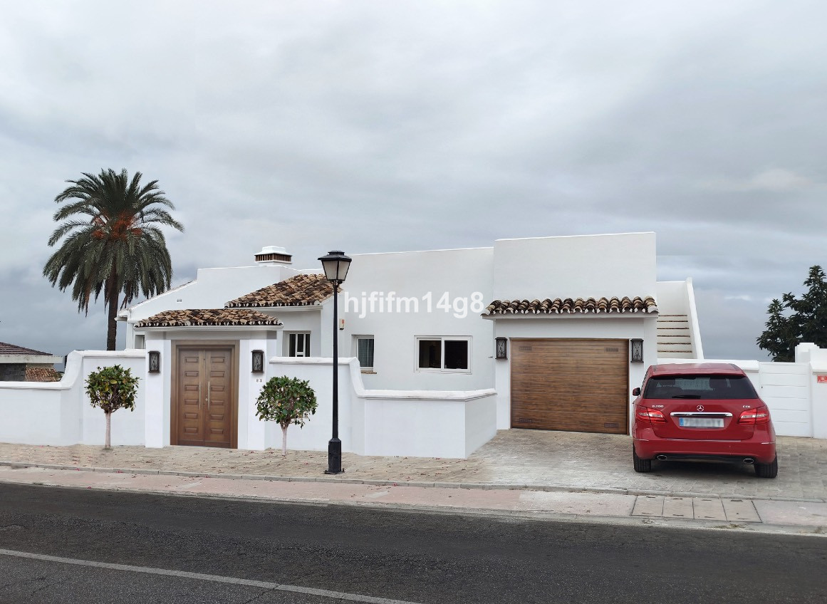 4 Bedroom Villa for Sale in Nueva Andalucía — 2