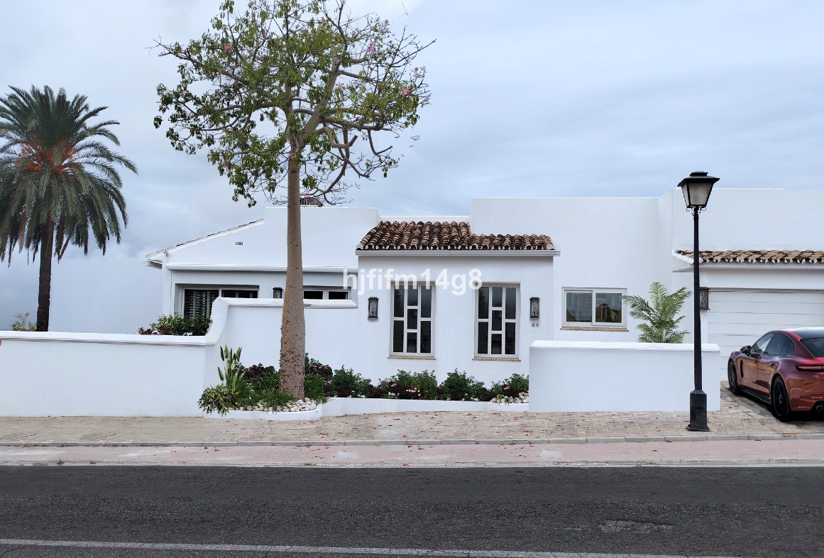 4 Bedroom Villa for Sale in Nueva Andalucía — 3