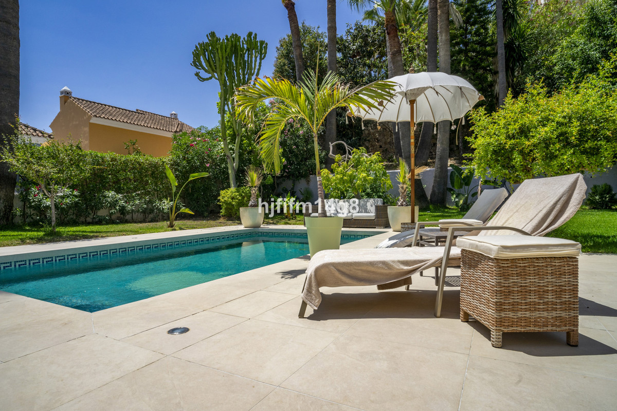 4 Bedroom Villa for Sale in Nueva Andalucía — 3