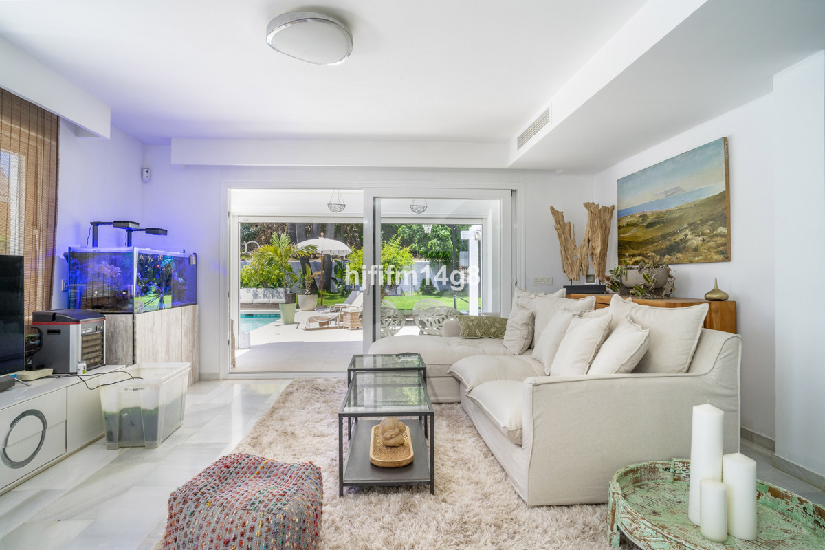4 Bedroom Villa for Sale in Nueva Andalucía — 5