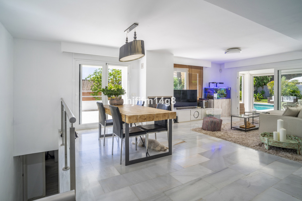 4 Bedroom Villa for Sale in Nueva Andalucía — 7