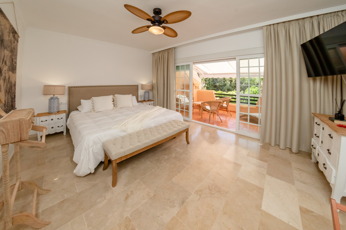 3 Bedroom Villa for Sale in Nagüeles — 4