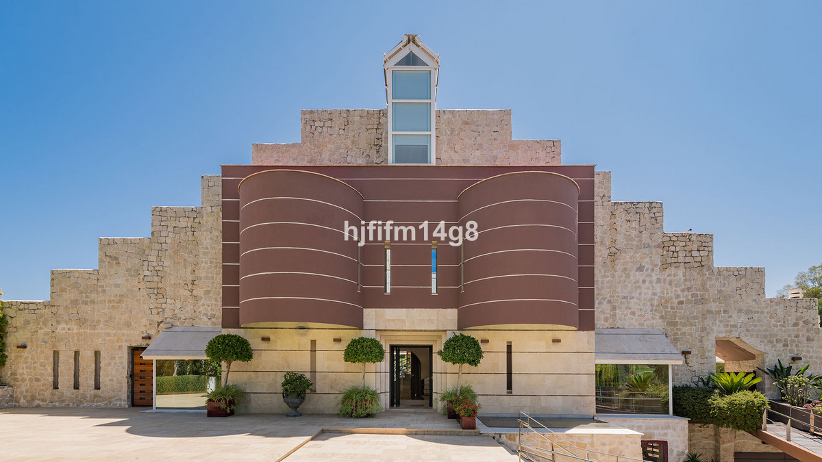 5 Bedroom Villa for Sale in La Quinta — 2