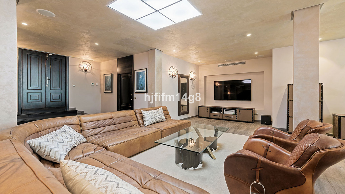 5 Bedroom Villa for Sale in La Quinta — 9