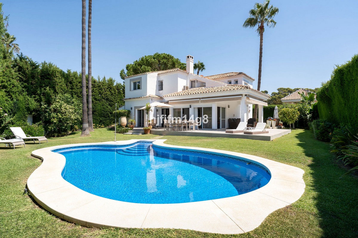 5 Bedroom Villa for Sale in Nueva Andalucía