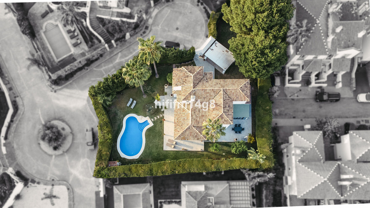 5 Bedroom Villa for Sale in Nueva Andalucía — 2