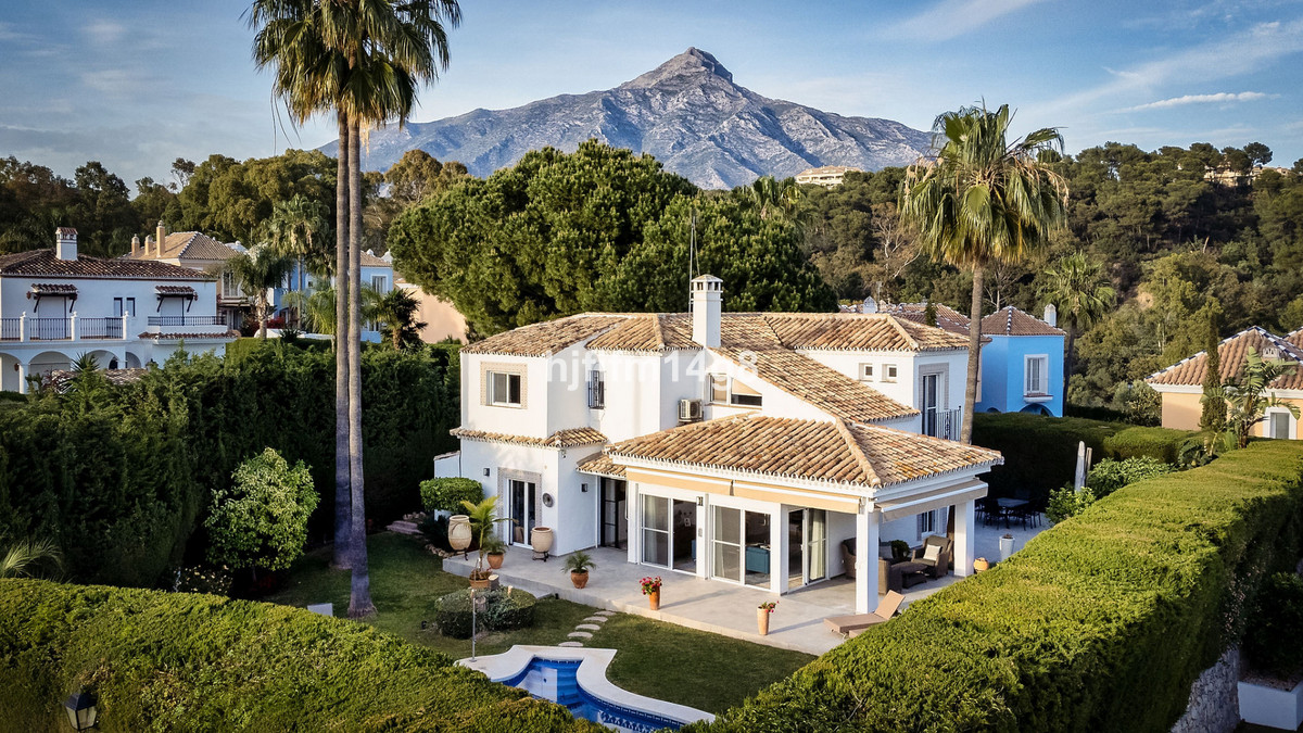 5 Bedroom Villa for Sale in Nueva Andalucía — 3