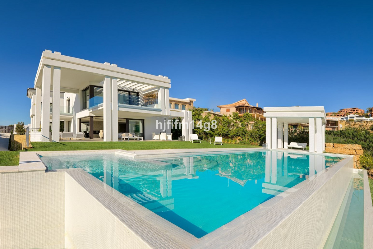 5 Bedroom Villa for Sale in Los Flamingos