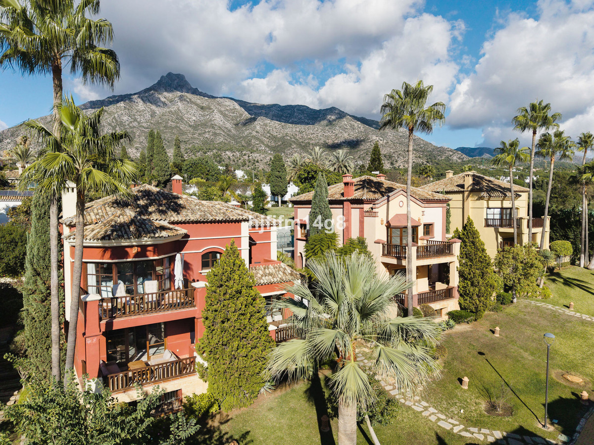 6 Bedroom Villa for Sale in The Golden Mile
