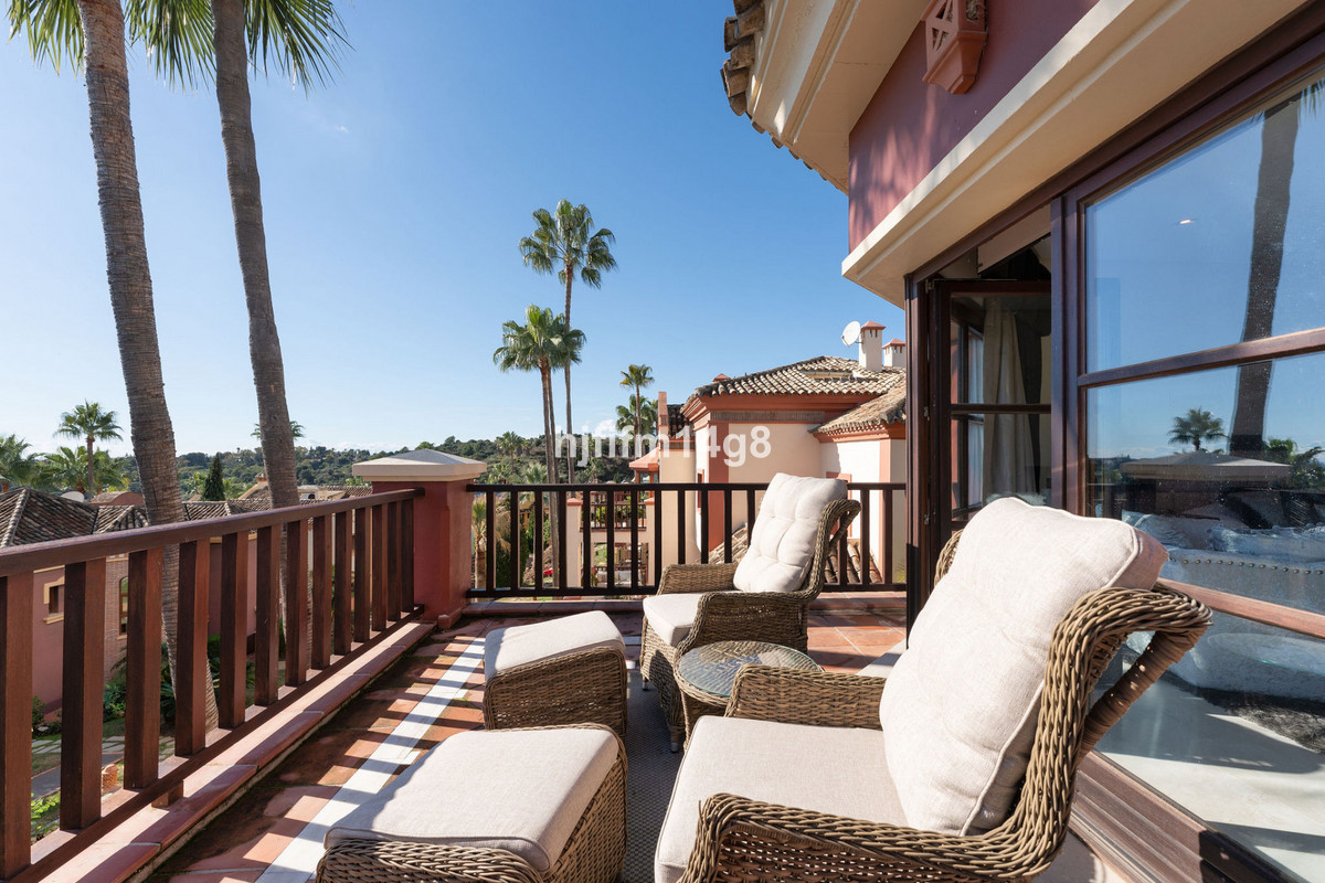6 Bedroom Villa for Sale in The Golden Mile — 4