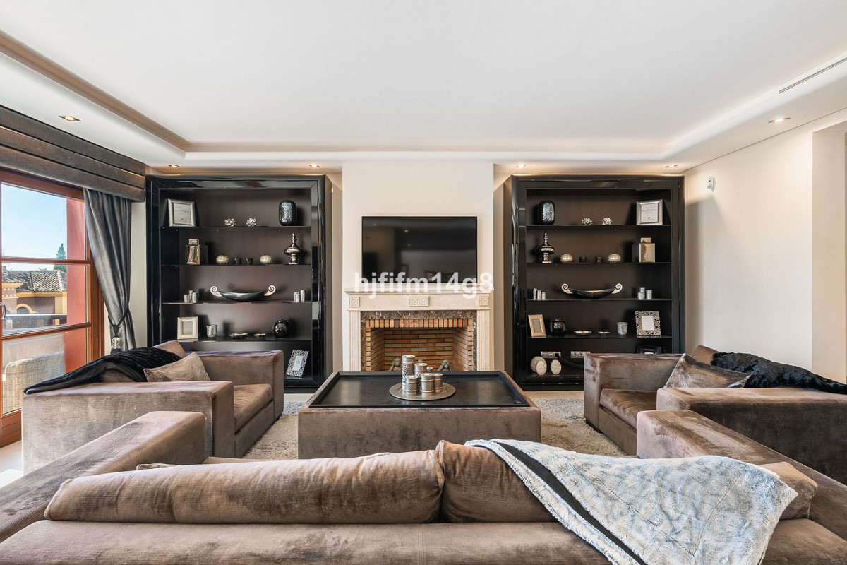 6 Bedroom Villa for Sale in The Golden Mile — 5