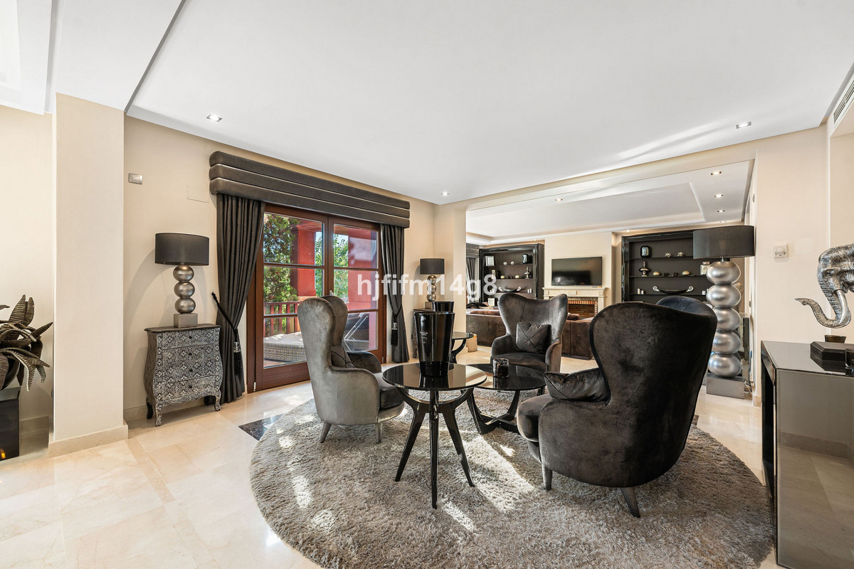 6 Bedroom Villa for Sale in The Golden Mile — 8
