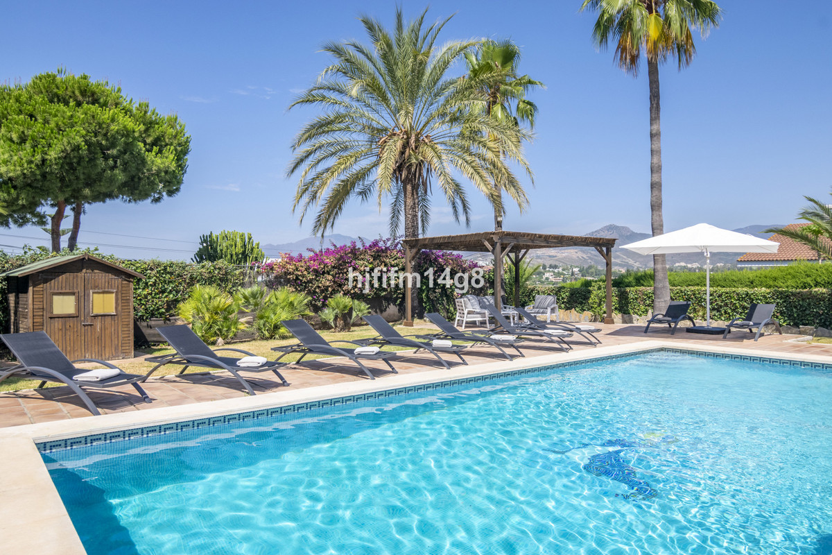7 Bedroom Villa for Sale in San Pedro de Alcántara — 2