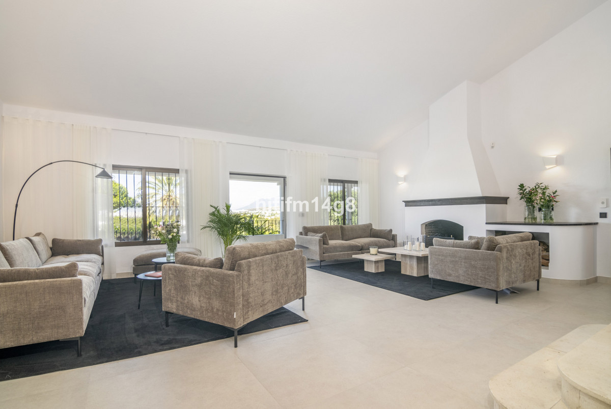 7 Bedroom Villa for Sale in San Pedro de Alcántara — 4