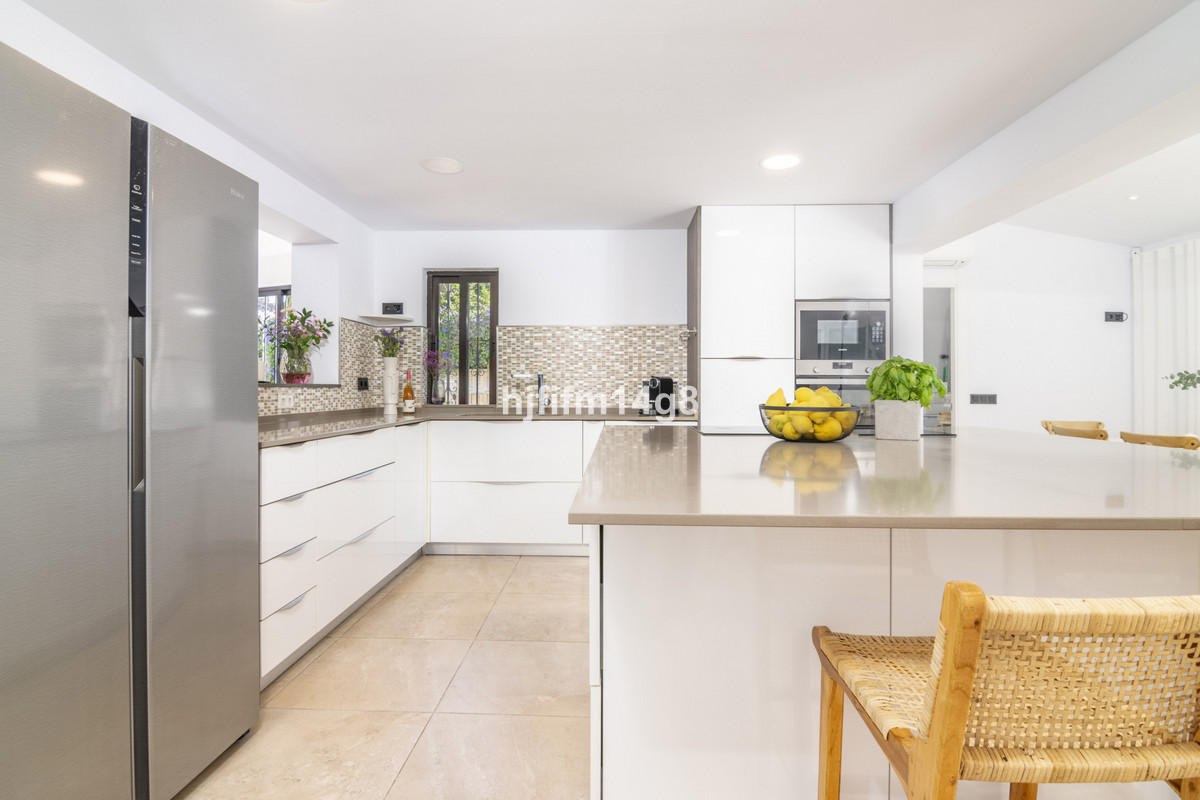 7 Bedroom Villa for Sale in San Pedro de Alcántara — 7