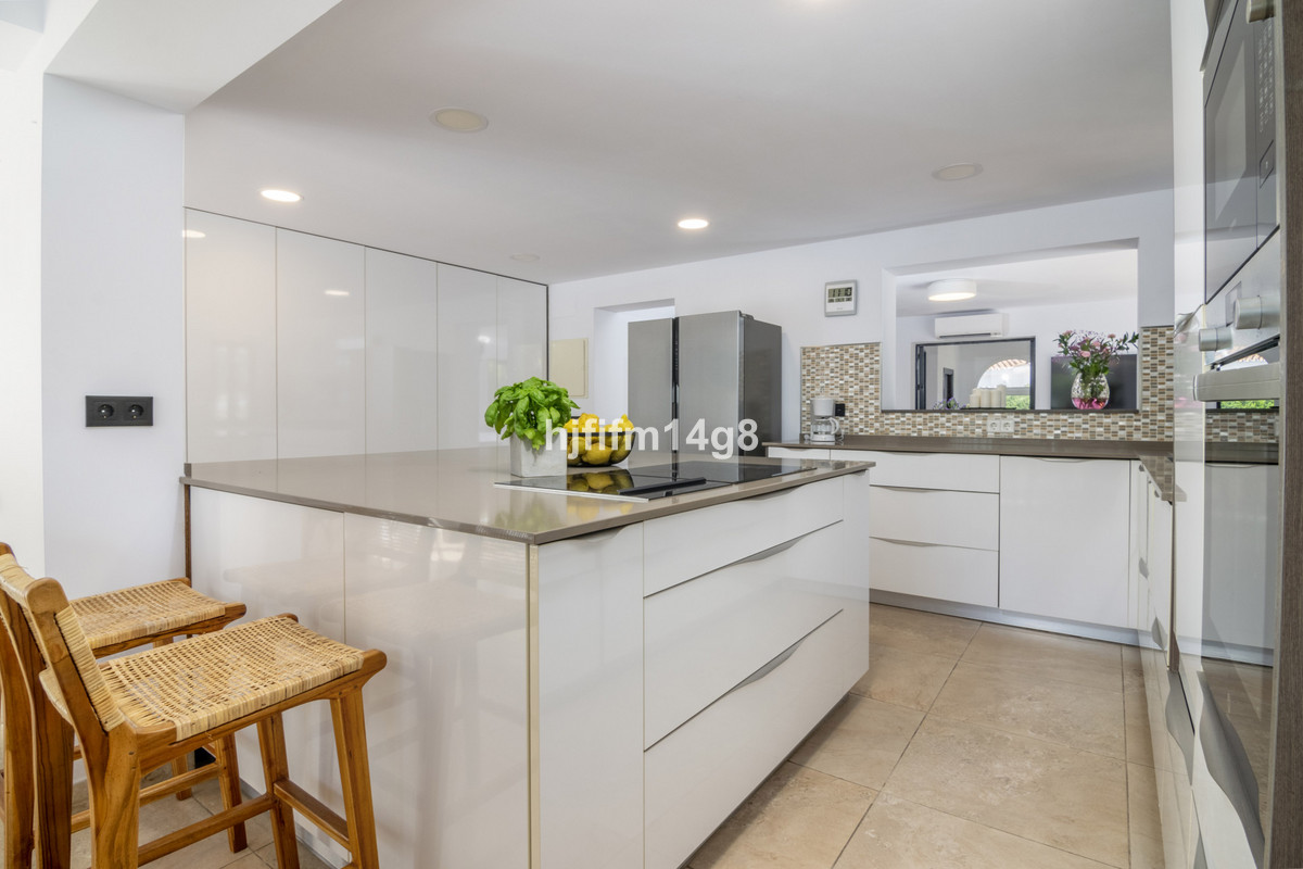 7 Bedroom Villa for Sale in San Pedro de Alcántara — 8