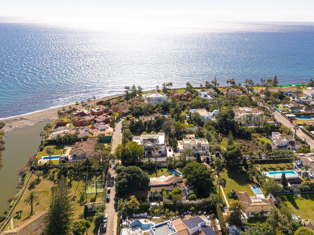 4 Bedroom Villa for Sale in Guadalmina Baja