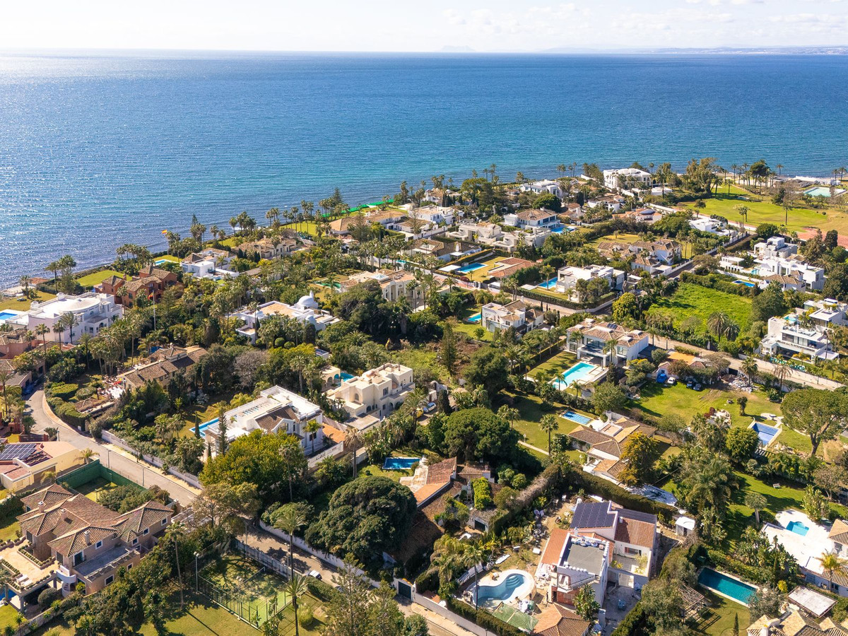 4 Bedroom Villa for Sale in Guadalmina Baja — 2