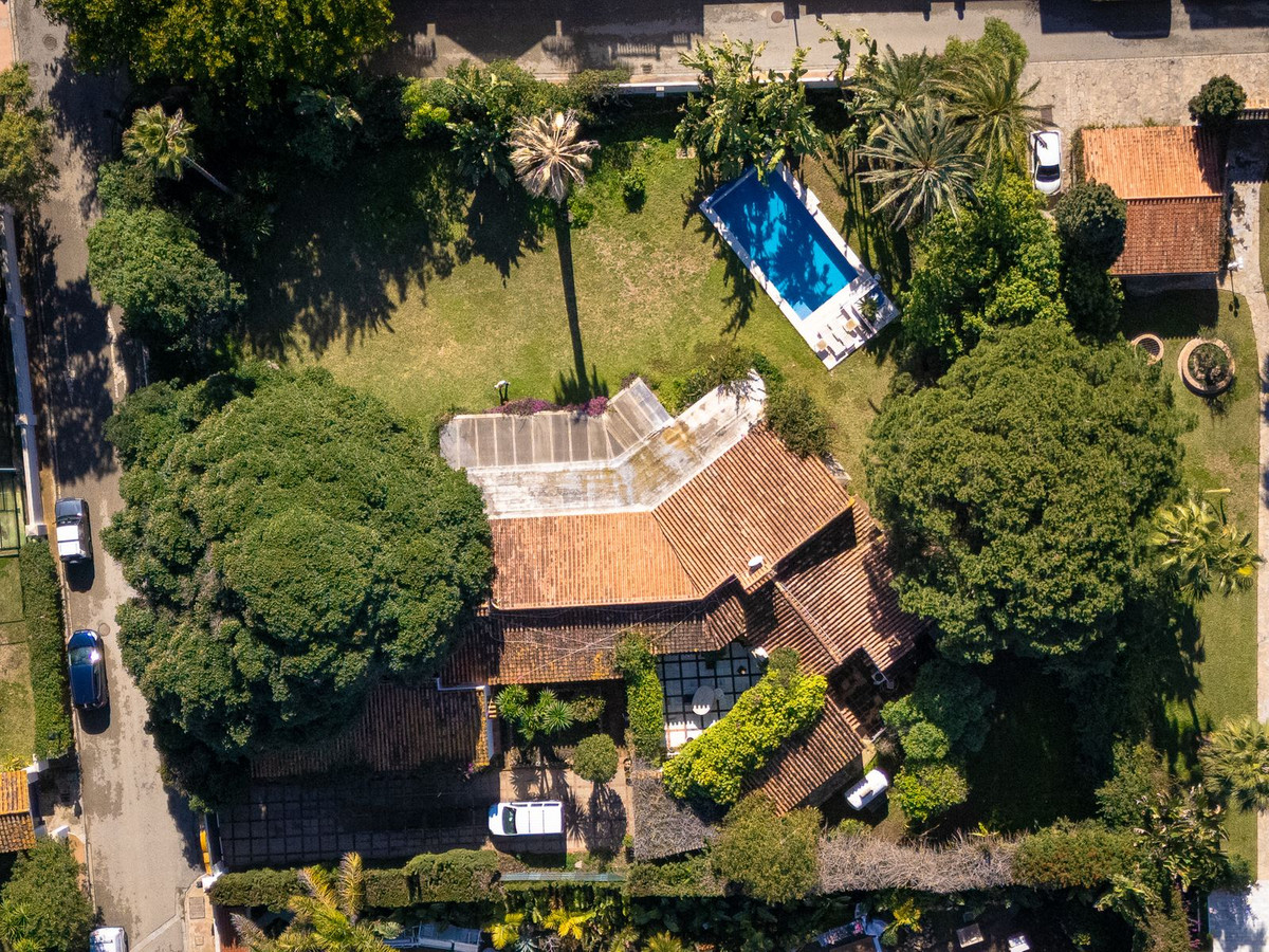 4 Bedroom Villa for Sale in Guadalmina Baja — 6