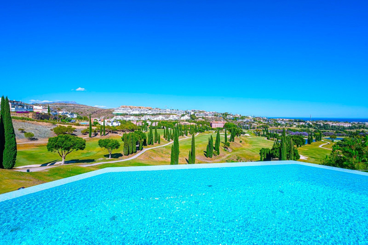 6 Bedroom Villa for Sale in Los Flamingos