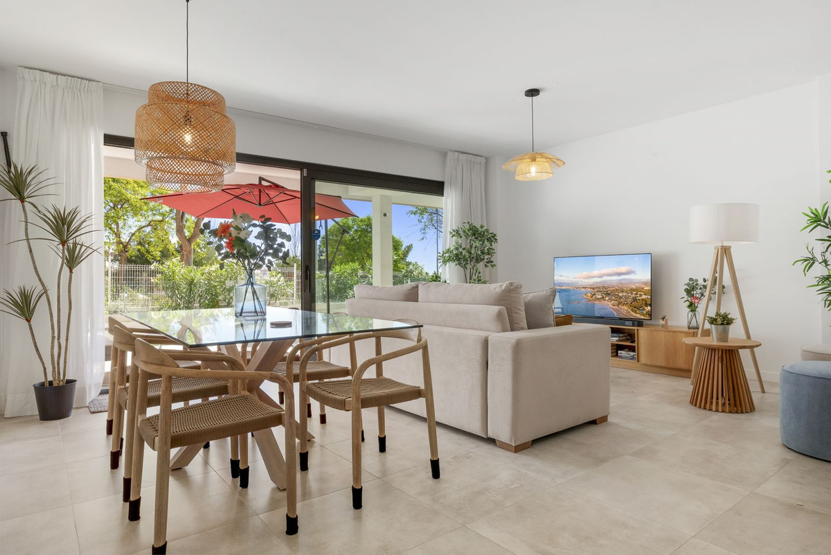 3 Bedroom Apartment for Sale in Estepona — 2