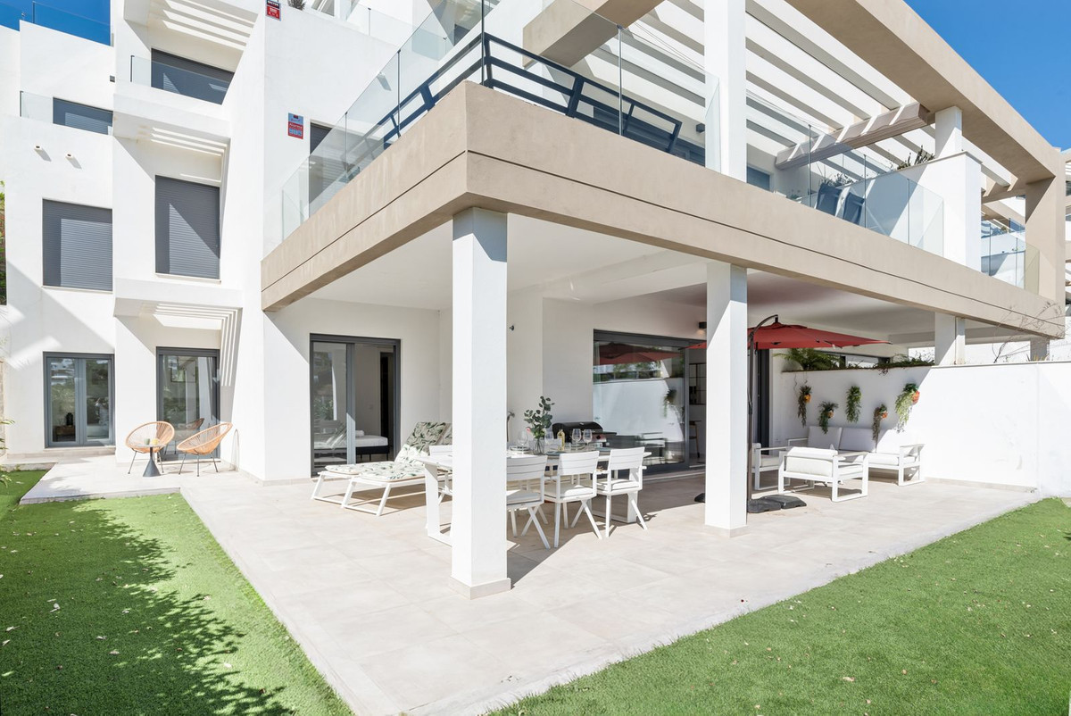 3 Bedroom Apartment for Sale in Estepona — 3