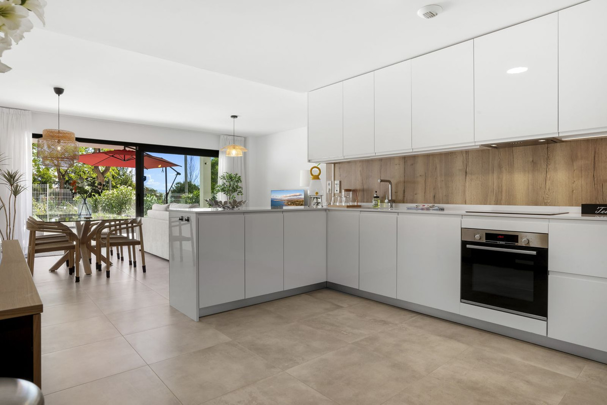 3 Bedroom Apartment for Sale in Estepona — 8