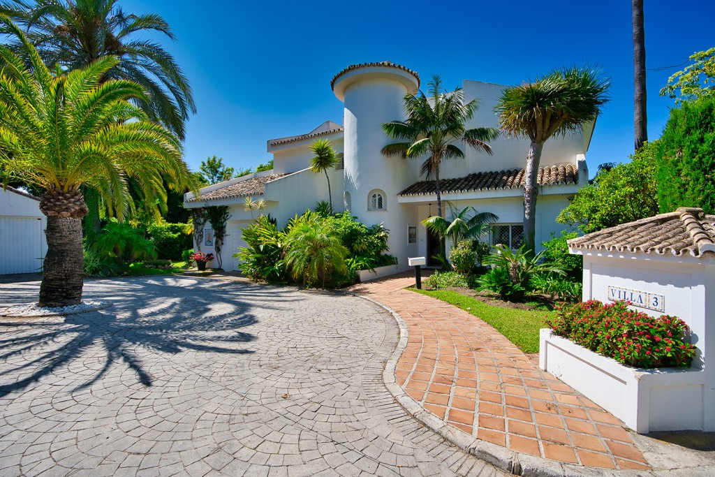 4 Bedroom Villa for Sale in Marbella — 2