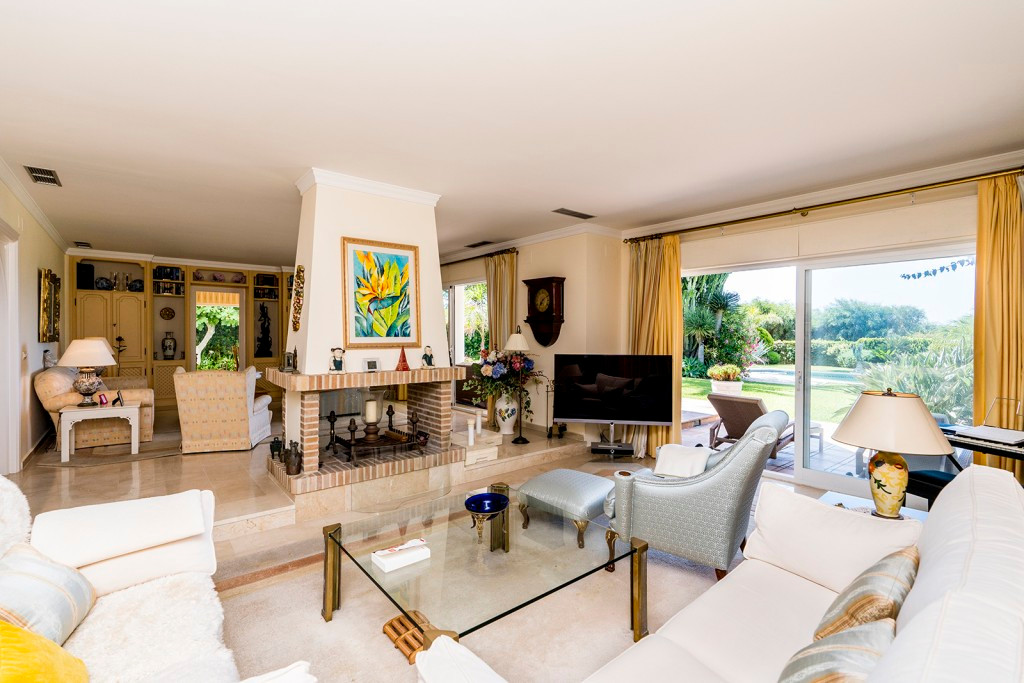 4 Bedroom Villa for Sale in Marbella — 4