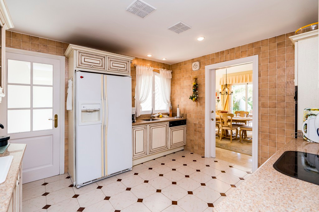 4 Bedroom Villa for Sale in Marbella — 8