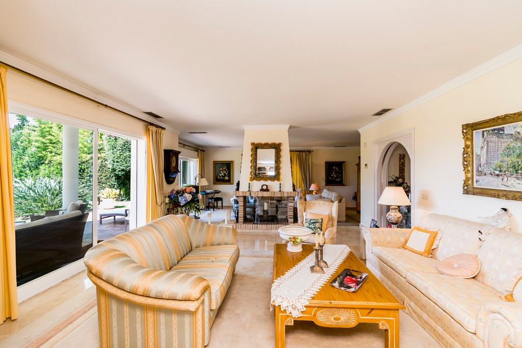 4 Bedroom Villa for Sale in Marbella — view 10