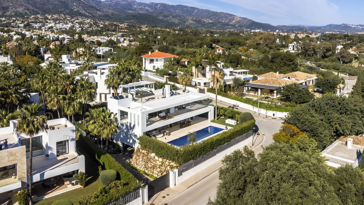5 Bedroom Villa for Sale in The Golden Mile — 3